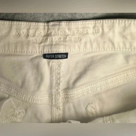 American Eagle white midi super stretch shorts size 6 - Picture 4 of 10